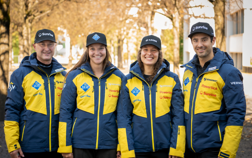 Das Elite-Team der Frauen (v.l.) Cheftrainer Kurt Mayr, Charlotte Lingg, Madeleine Beck und David Pixner (Trainer und Service). – Foto: LSV/Günther Büchel
