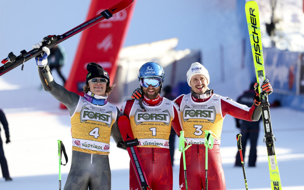 Lucas Pinheiro Braathen, Marco Schwarz und Stefan Brennsteiner – das Podest nach dem Riesenslalom von Alta Badia. – Foto: GEPA pictures