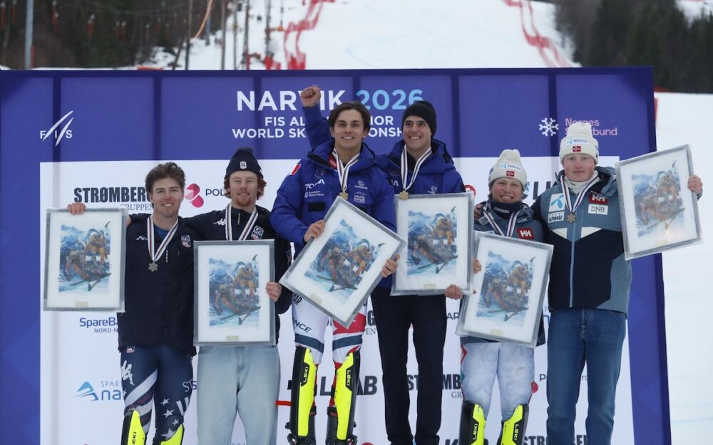 Die Zweier-Teams aus den USA, aus Frankreich und Norwegen freuen sich über die gewonnenen Medaillen. – Fotos: JWSC Narvik 2026