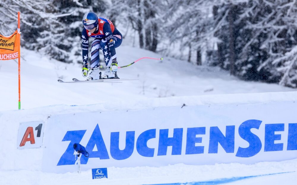 Lindsey Vonn springt dem 84. Weltcup-Sieg entgegen. – Foto: GEPA pictures