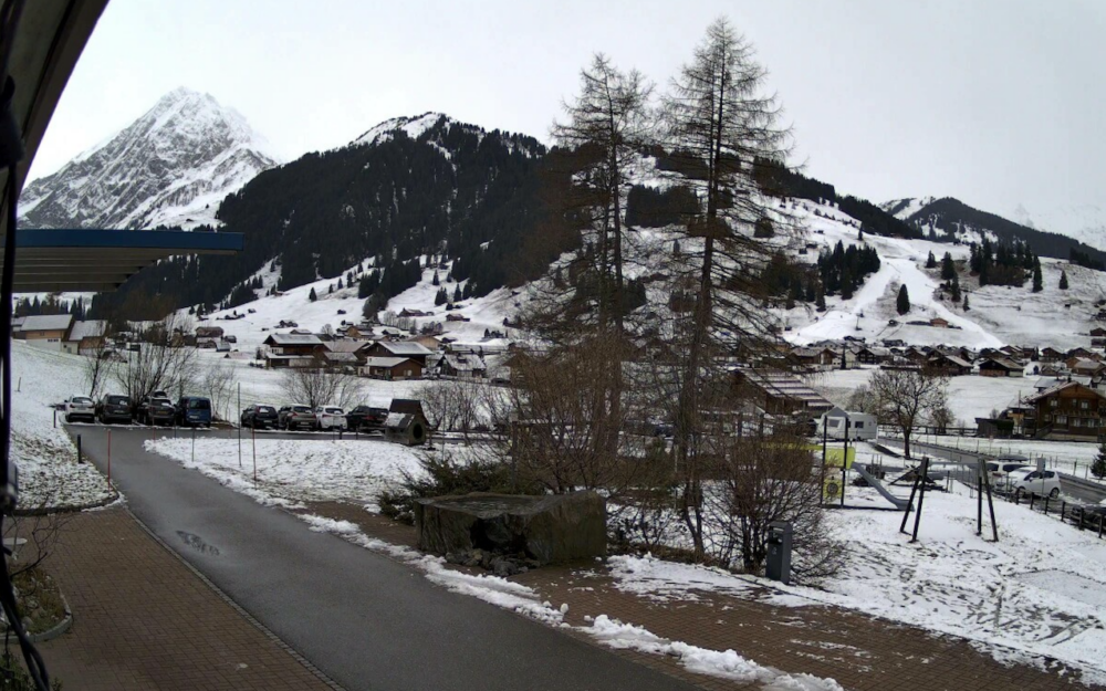 FIS voller Zuversicht: Ja zu Wengen, Adelboden und Kranjska Gora Blick vom Hotel Alpina Richtung Zielhang in Adelboden. – Foto: Screenshot Webcam/skiresort.ch