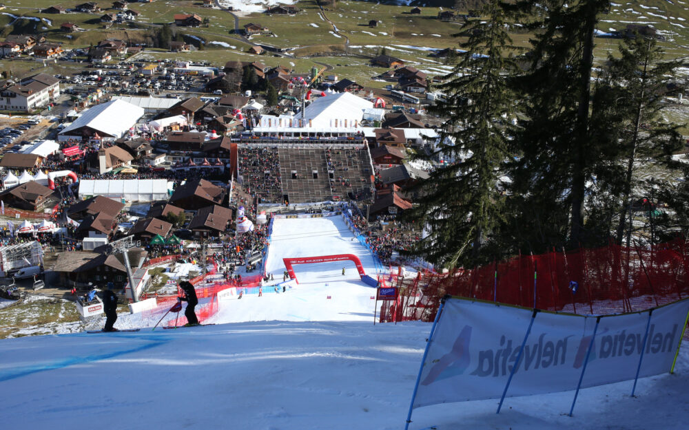 Diese Schweizer starten beim Heimspiel am Chuenisbärgli Der Blick in das Zielgelände von Adelboden. – Foto: GEPA pictures