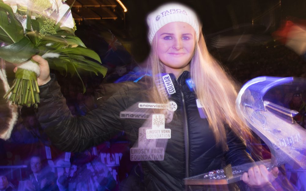 Tim Cafe: „Alice Robinson kennt keinerlei Angst“ Alice Robinson nach ihrem Sölden-Sieg im Rampenlicht. – Foto: GEPA pictures