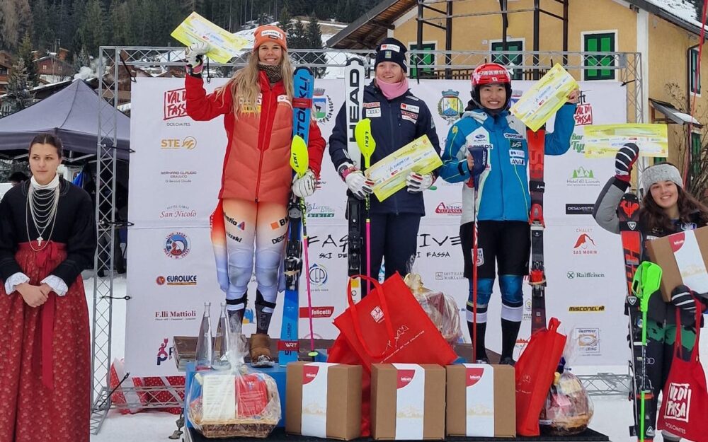 Aline Danioth (links) freut sich neben Cornelia Oehlund (Mitte) und Asa Ando über den zweiten Platz. – Foto: zvg