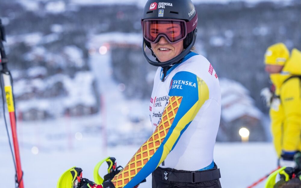 Levi ist bereit für die ersten Slalom-Rennen des Weltcup-Winters 2025/26 und Anna Swenn Larsson wird am Samstag das Rennen eröffnen. – Foto: GEPA pictures