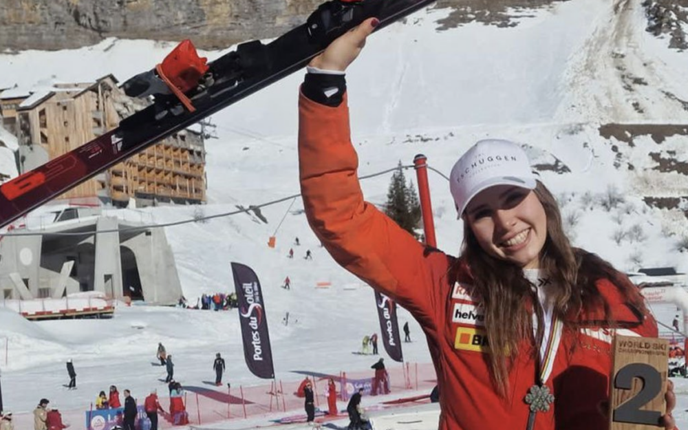 Junioren-WM: Slalom-Silber für Anuk Brändli hinter der entfesselten Dzenifera Germane Anuk Brändli. – Foto: Swiss Ski