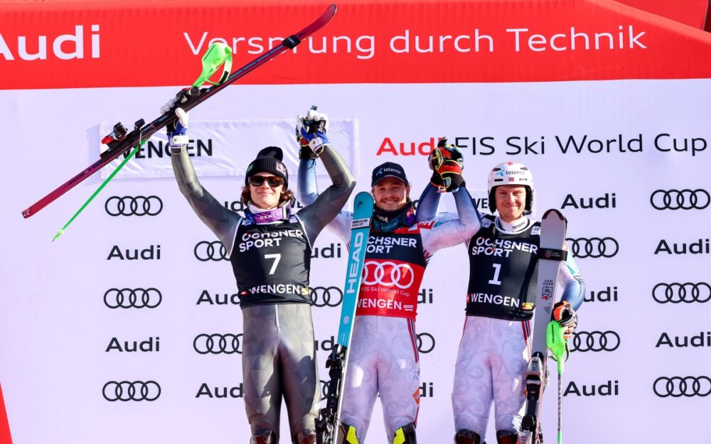 Auf dem Podest wird norwegisch gesprochen (v.l.): Lucas Pinheiro Braathen, Atle Lie McGrath und Henrik Kristoffersen. – Foto: GEPA pictures