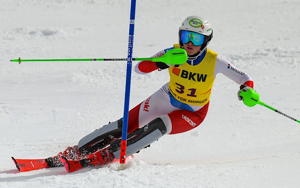 Chiara Bissig – Witze am Start, Biss auf der Piste Slalom-Action von Chiara Bissig. – Foto: rk-photography/Rosmarie Knutti
