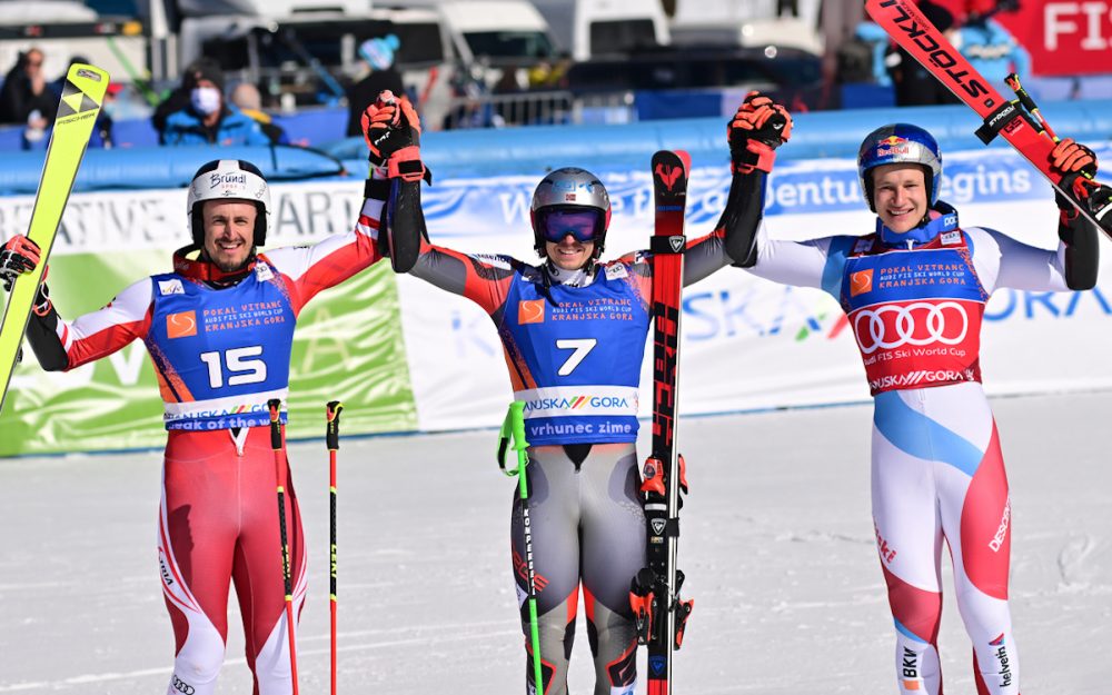 Stefan Brennsteiner (links), Henrik Kristoffersen (Mitte) und Marco Odermatt sicherten sich im letzten Rennen vor dem Weltcup-Final die Podestplätze. – Foto: GEPA pictures