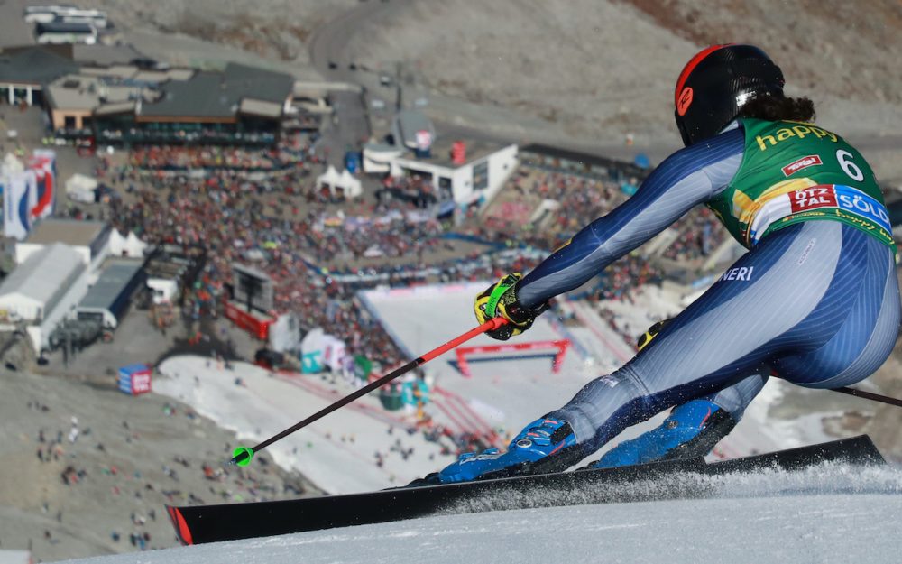 Federica Brignone auf dem Weg ins Ziel von Sölden (2019). – Foto: GEPA pictures