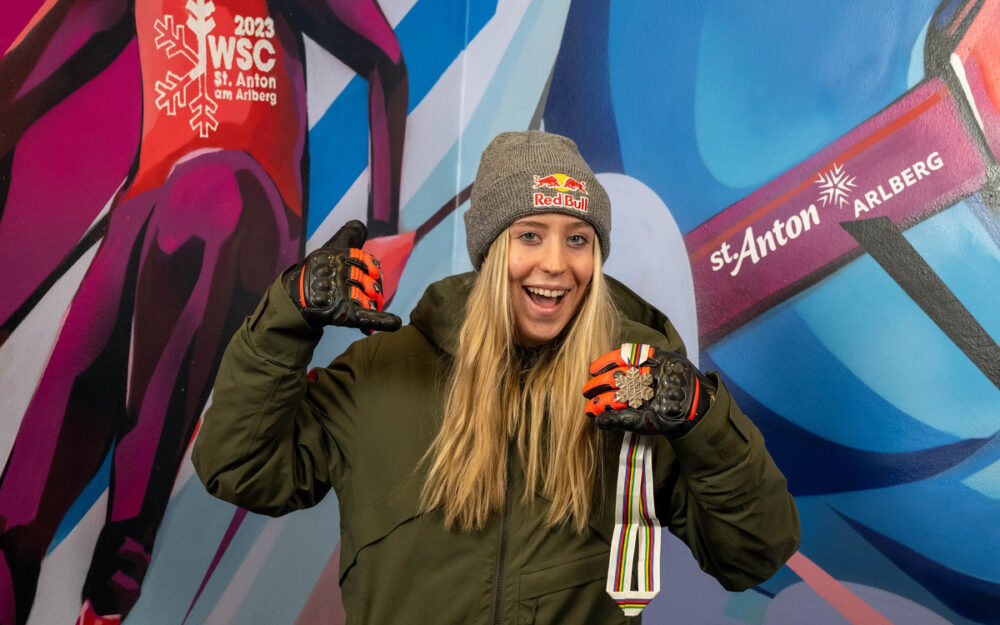 WM und Saison für Lara Colturi zu Ende Da war Lara Colturis Welt noch in Ordnung: in St. Anton (AUT) wird sie Junioren-Weltmeisterin im Super-G. – Foto: GEPA pictures