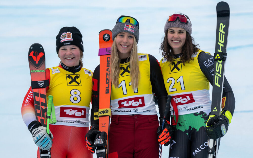 Junioren-WM: Nur Lara Colturi schneller als Stefanie Grob Lara Colturi (Mitte), Stefanie Grob (links) und Alice Calaba beim Fototermin. – Foto: GEPA pictures