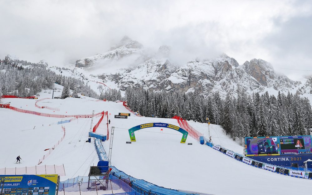 Auch heute kein Betrieb auf der WM-Piste. Nebel hat den Super-G der Frauen verhindert. – Foto: GEPA pictures