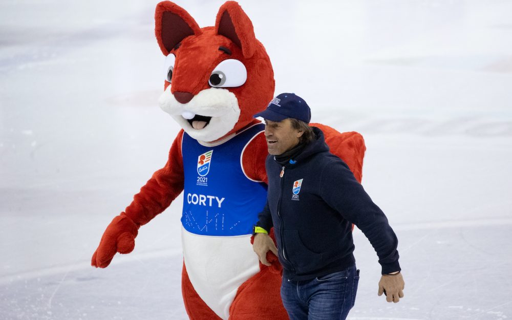 WM-Botschafter und Bald-Papa Kristian Ghedina mit WM-Maskottchen Corty. – Foto: GEPA pictures