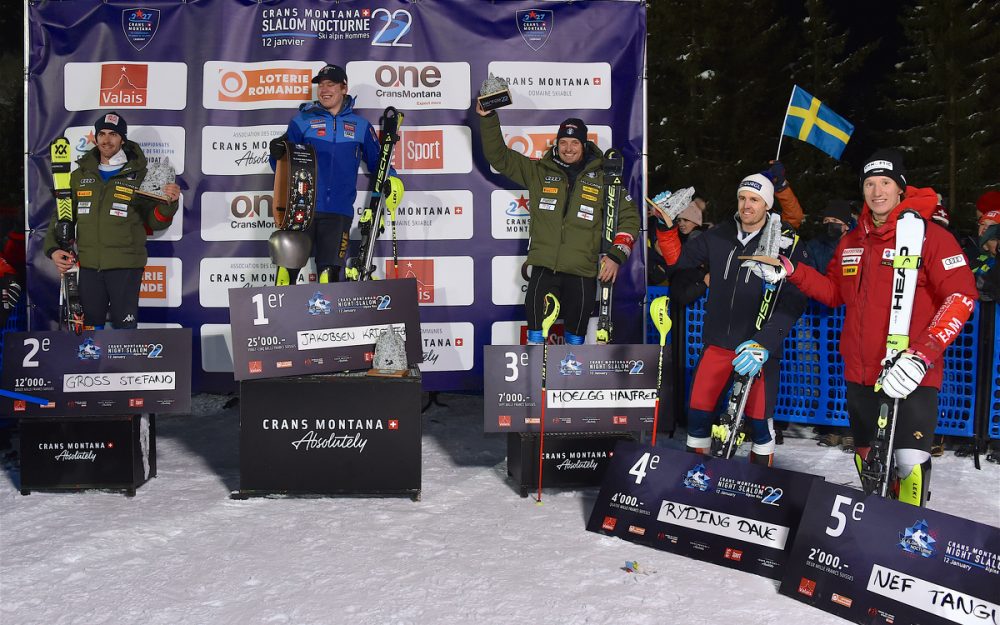 Stefanon Gross, Kristoffer Jakobsen, Manfred Mölgg, Dave Ryding und Tanguy Nef bei der Siegerehrung. - Foto: GEPA pictures