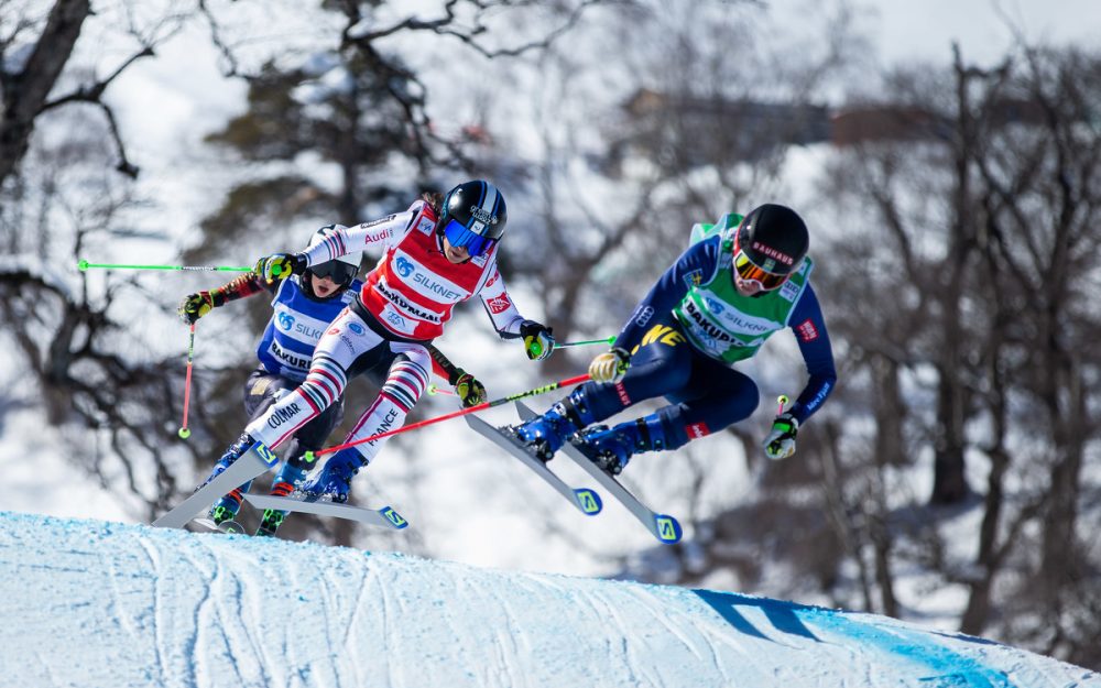 Sandra Näslund (vorne) ist der grosse Star der schwedischen Skicross-Szene. – Foto: GEPA pictures