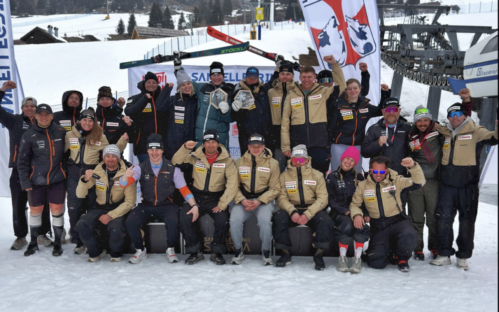 Das Swiss Skicross Team am Passo San Pellegrino. – Foto: zvg