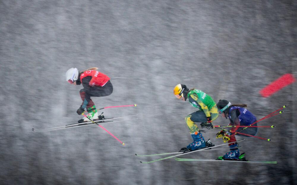 Fanny Smith (links) und Daniela Maier (Mitte) bekommen beide eine Olympia-Medaille. - Foto: GEPA pictures