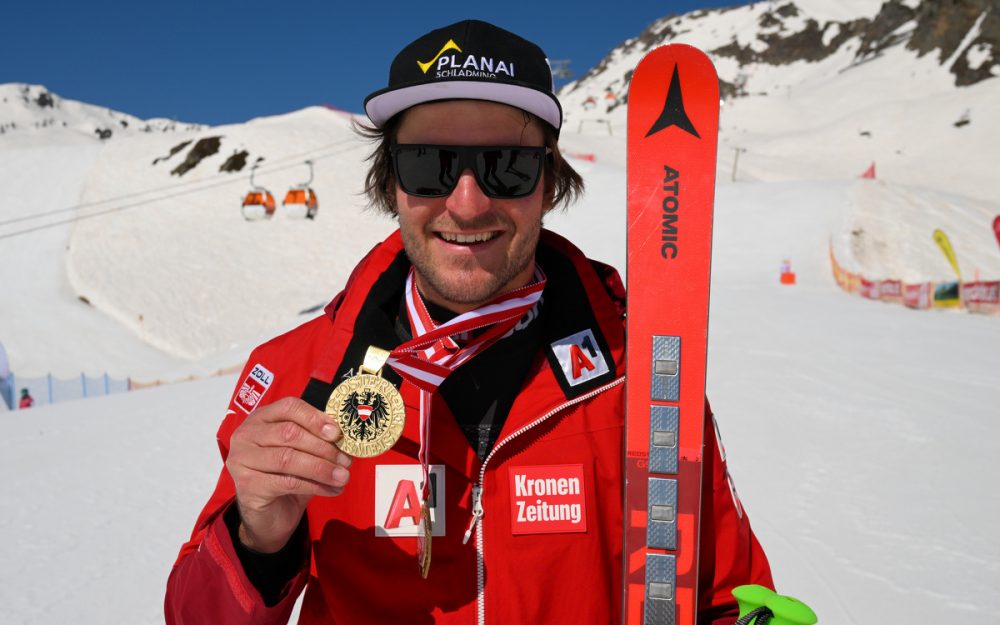 Daniel Danklmaier nach dem Gewinn des österreichischen Staatsmeistertitels in der Abfahrt. – Foto: GEPA picutres