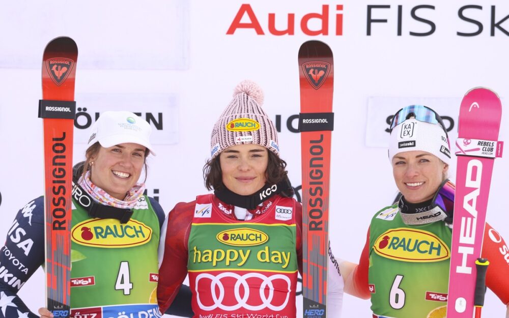 Julia Scheib beendet für die Österreicherinnen eine lange Durststrecke Paula Moltzan, Siegerin Julia Scheib und Lara Gut-Behrami holten die ersten Podestplätze des Olympia-Winters. – Fotos: GEPA pictures