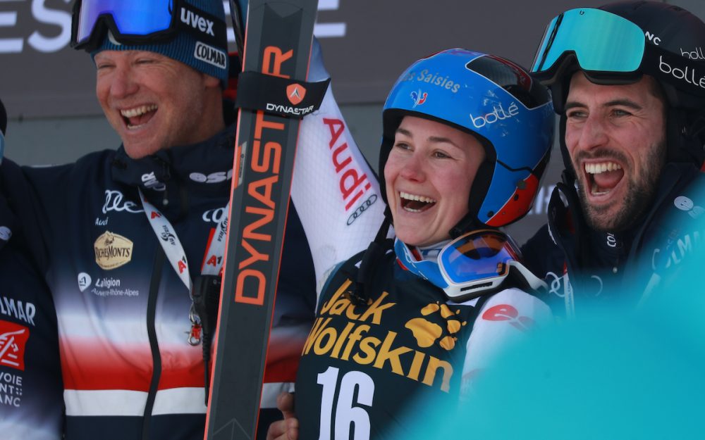 Clara Direz nach ihrem Sieg im Parallel-Rennen von Sestriere. – Foto: GEPA pictures