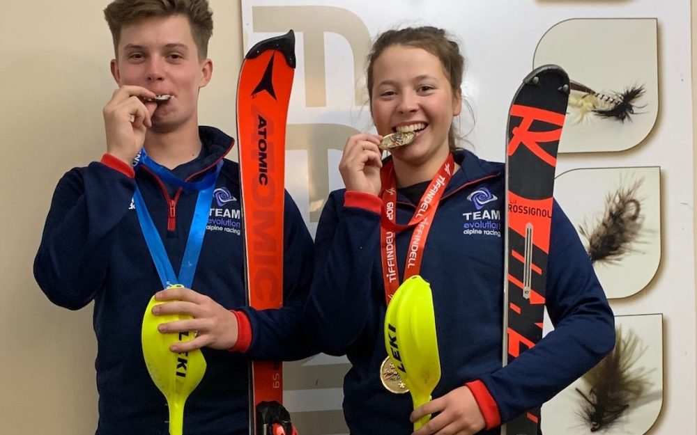 Britische Doppel- und Dreifachsiege zum Saisonauftakt Die Britin Lois Jackson und der Brite Jake Doyle starteten mit je wei Rennsiegen in den Winter 2019/20. – Foto: zvg Team Evolution