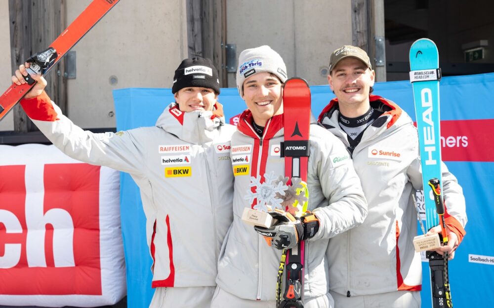 Lenz Hächler, Sandro Manser und Philipp Kälin auf dem Podest. – Foto: GEPA pictures