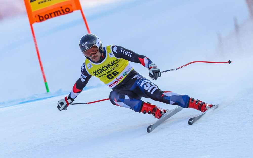 Sam DuPratt beim Abfahrtstraining in Bormio. – Foto: GEPA pictures