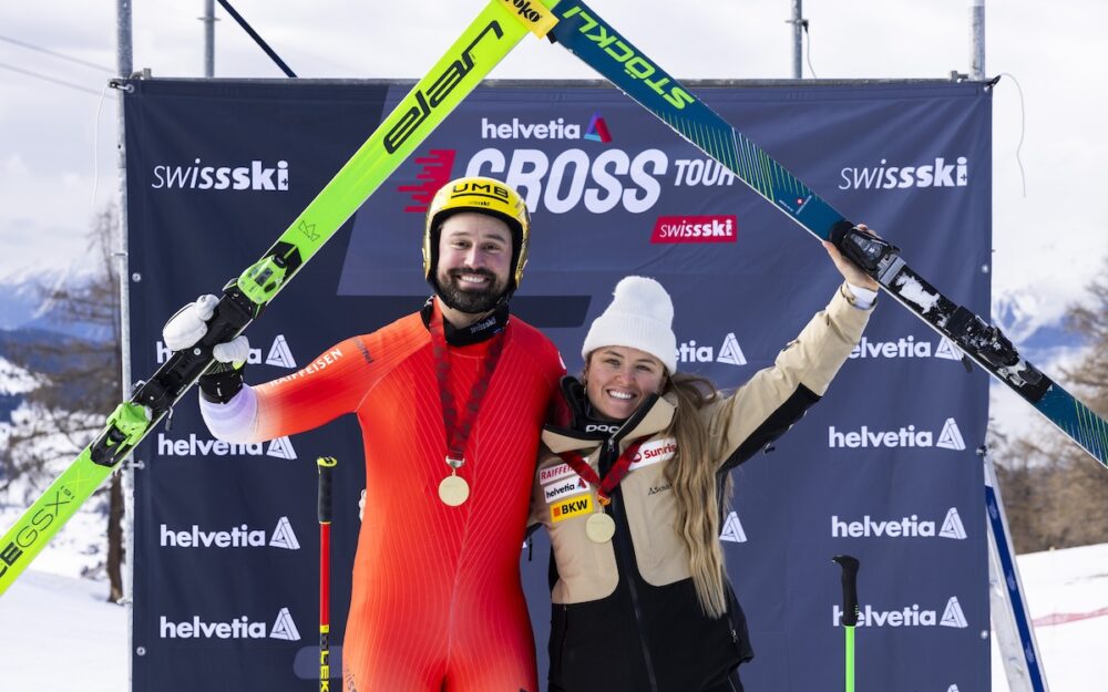 SM-Gold für Ryan Regez und Margaux Dumont. – Foto: SwissSki / Dominic Steinmann