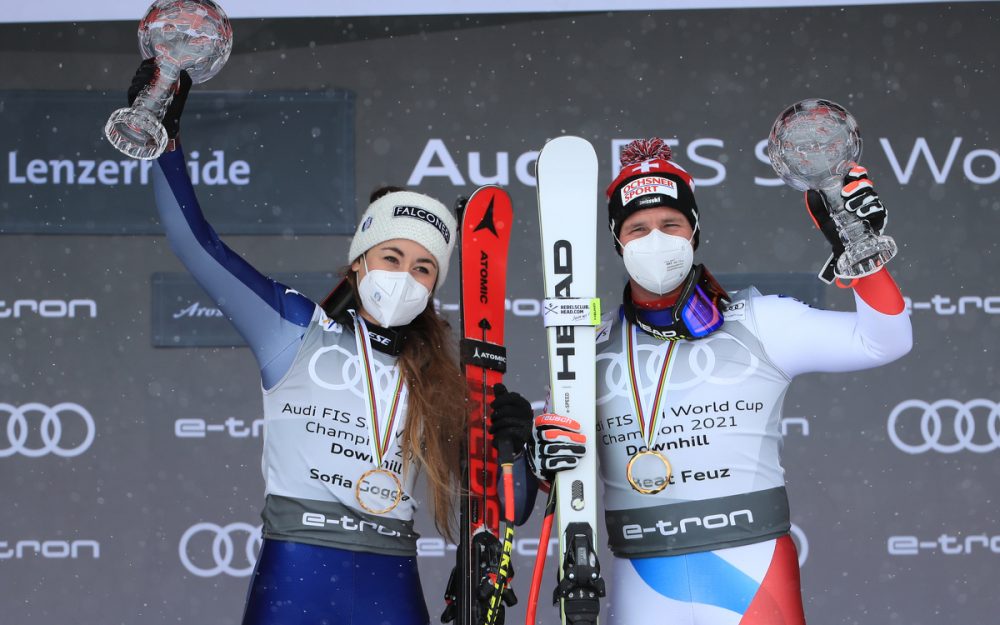 Beat Feuz und Sofia Goggia im Kugel-Jubel. – Foto: GEPA pictures