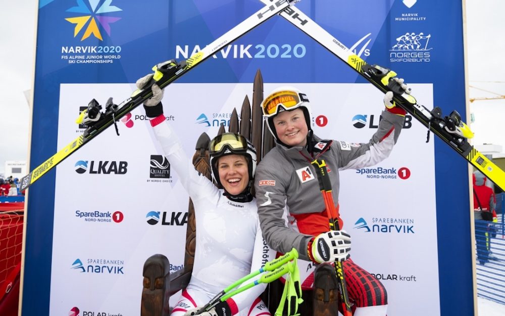 Magdalena Egger (links) und Lisa Grill freuen sich über den dritten Doppelsieg. – Foto: narvik2020.no