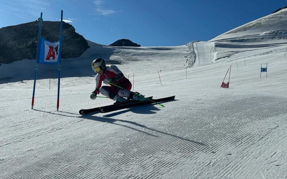 Magdalena Egger bei einer Trainingsfahrt am Stifser Joch. – Foto: Ski Austria/Charly Pichler