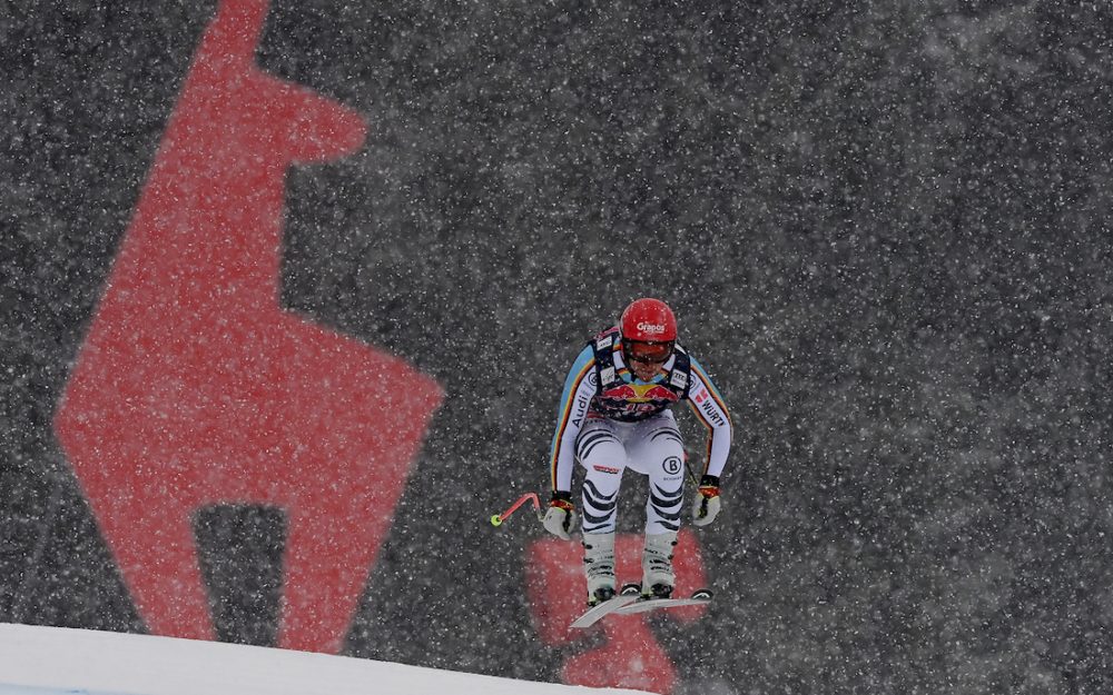 Josef Ferstl bei der heutigen Trainingsfahrt im Schneetreiben von Kitzbühel. – Foto: GEPA pictures
