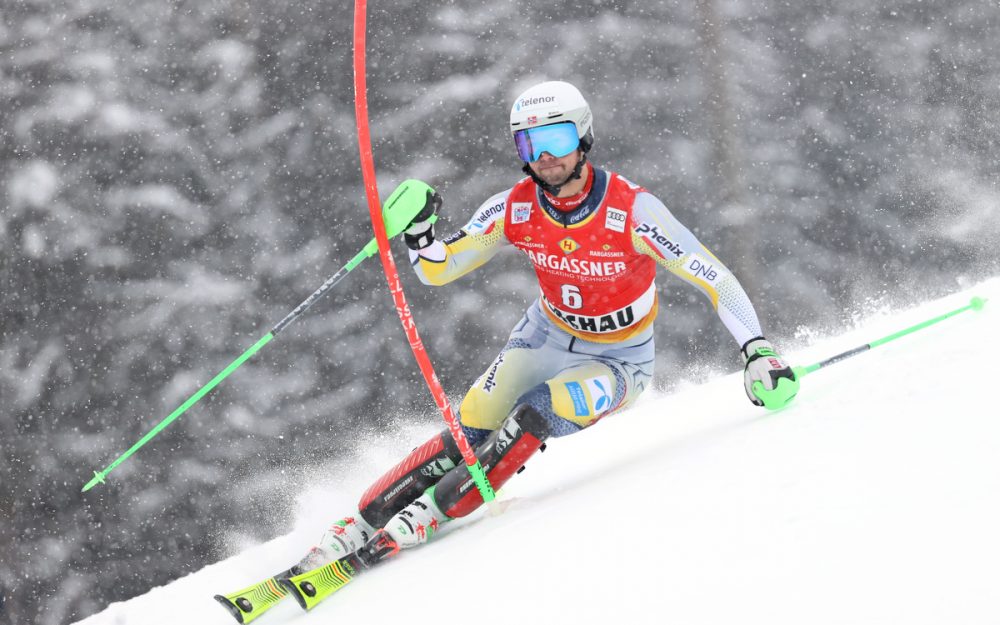 Sebastian Foss-Solevaag liegt nach dem 1. Lauf in Führung. – Foto: GEPA pictures