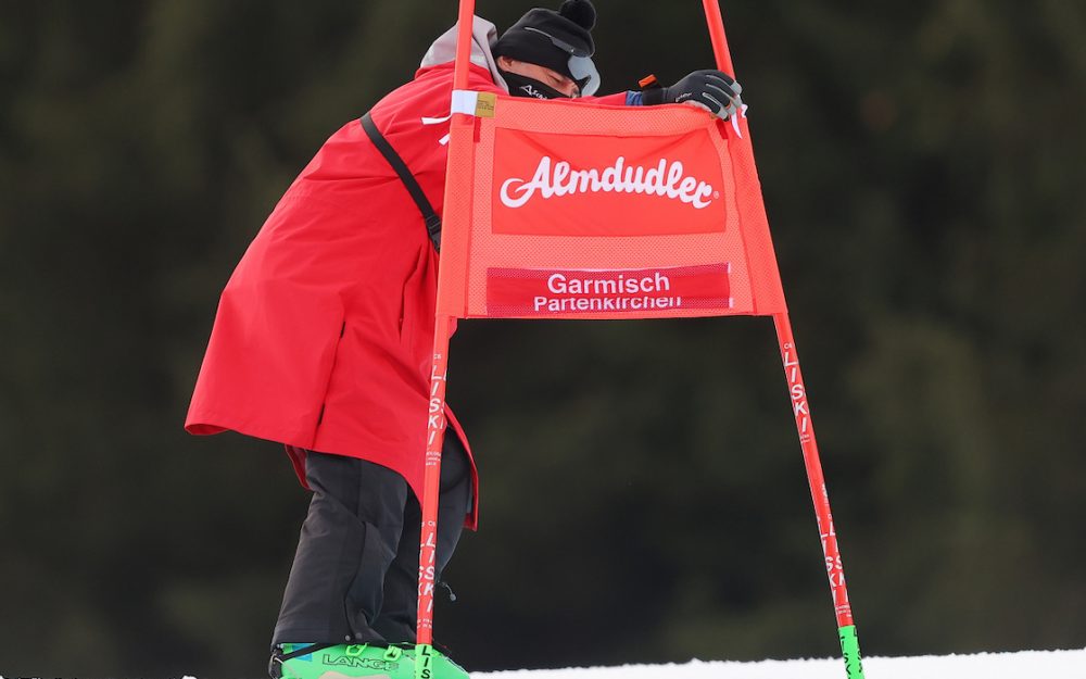 Super-G von Garmisch-Partenkirchen auf Montag verschoben Vorerst werden die Tore in Garmisch-Partenkirchen noch nicht umkurvt. Nebel verhindert den Rennstart. – Foto: GEPA pictures