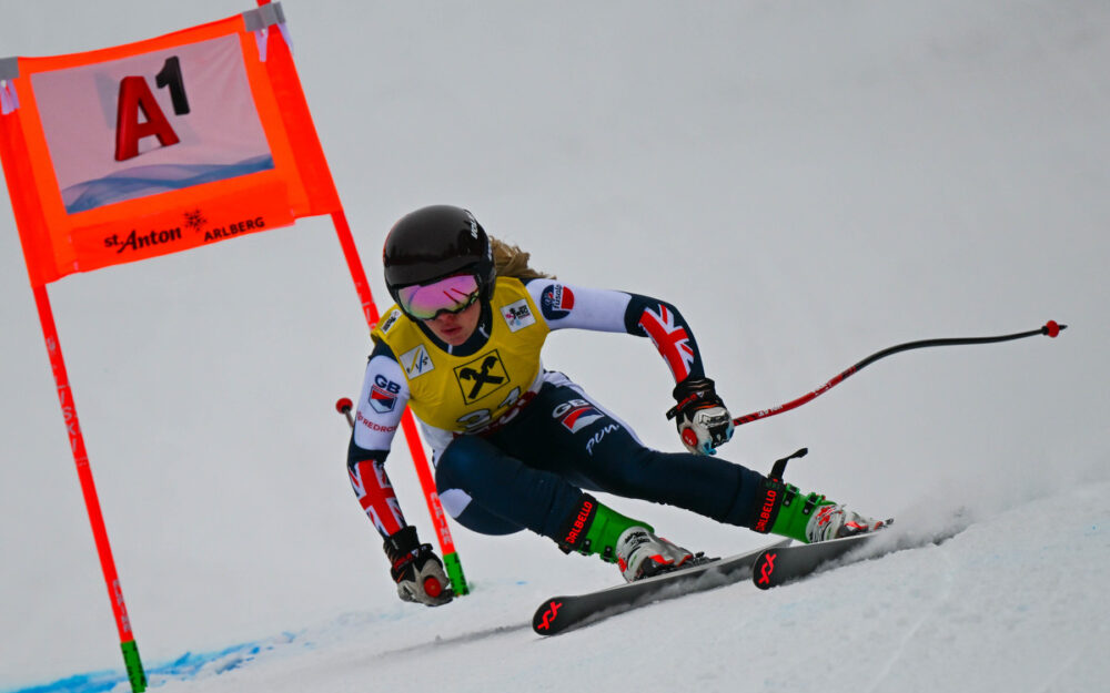 Giselle Gorringe und Thomas Mennen sichern sich die ersten Siege 2024/25 Giselle Gorringe, hier im Einsatz bei den Junioren-Weltmeisterschaften 2023 in St. Anton, ist die erste Siegerin der Saison. – Foto: GEPA pictures
