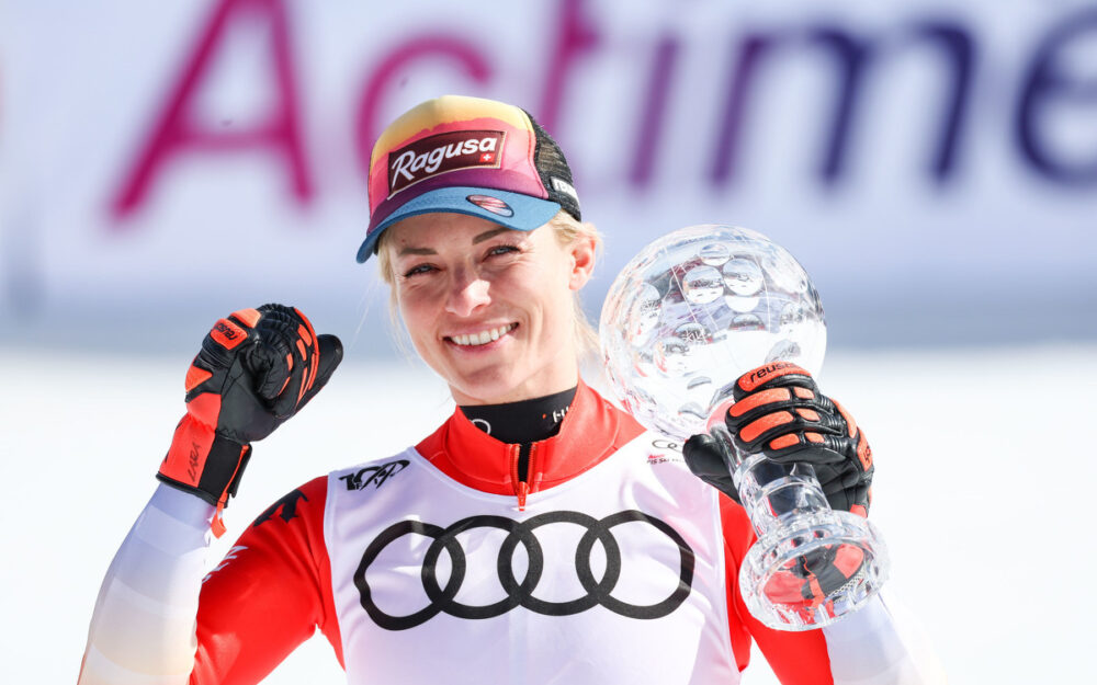 Lara Gut-Behrami mit der fünften Kristallkugel für die beste Super-G-Fahrerin des Winters. – Foto: GEPA pictures