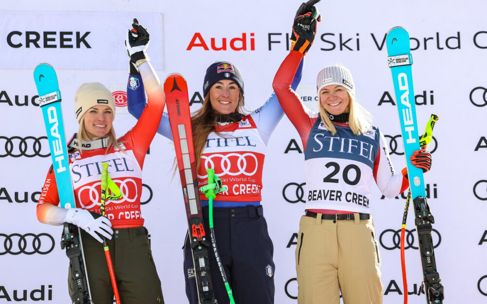 Jetzt tanzt plötzlich auch Sofia Goggia den Samba Lara Gut-Behrami, Sofia Goggia und Ariane Rädler (v.l.) freuen sich über die Podestplätze – Foto: GEPA pictures