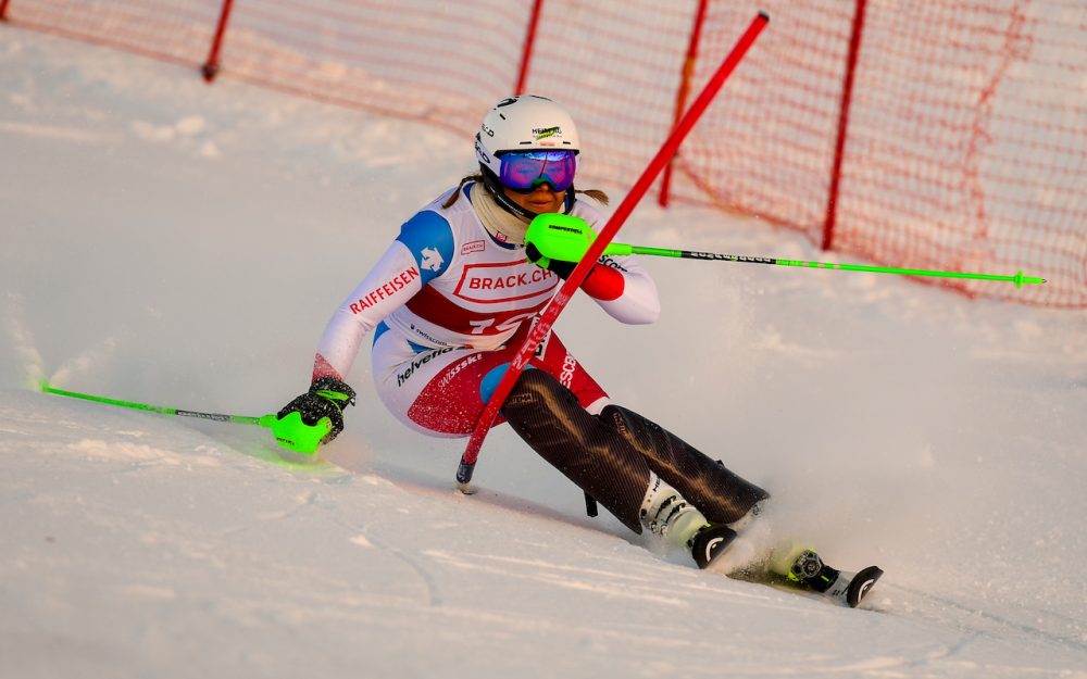 FIS: Aline Höpli gewinnt vor einer Slalom-Legende Aline Höpli voll konzentrier am Werk. – Foto: rk-photography.ch