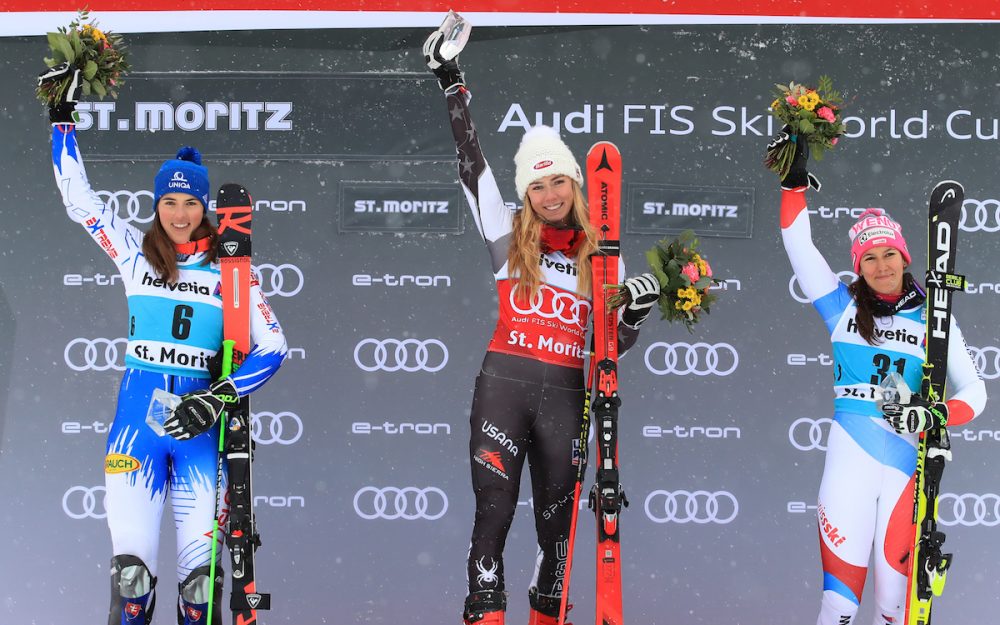 Petra Vlhova, Mikaela Shiffrin und Wendy Holdener auf dem Podest des Parallelslaloms von St. Moritz. – Foto: GEPA Pictures