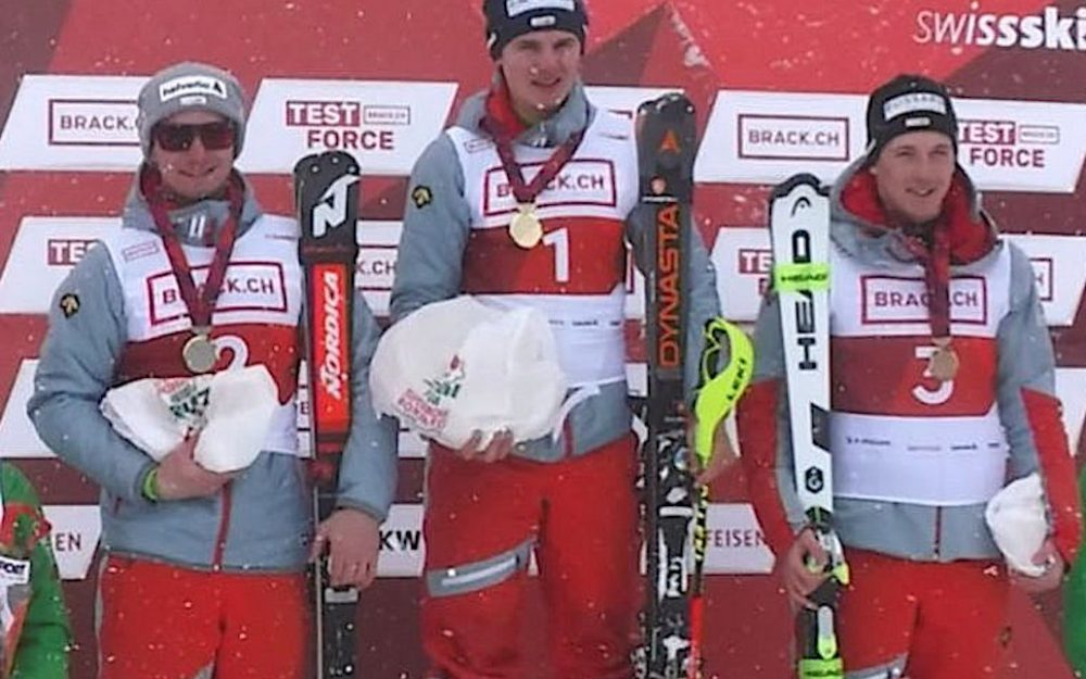 Yannick Chabloz, Joel Lütolf und Matthias Iten bei der Siegerehrung. – Foto: zvg Swiss Ski