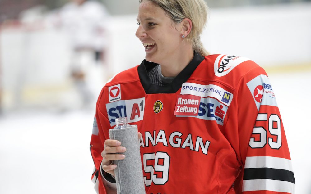 Elisabeth Kappaurers Lachen ist zurück Elisabeth Kappaurer – auch Eishockey-Einheiten gehörten im Sommer zum Training. – Foto: GEPA pictures