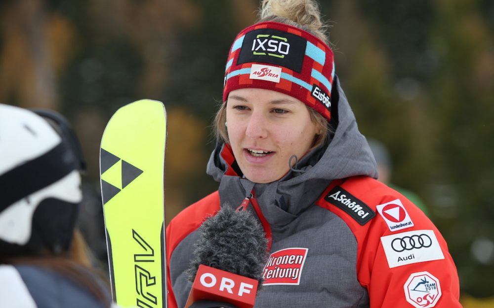 Elisabeth Kappaurer muss sich nach einem Schien- und Wadenbeinbruch in Geduld üben. – Foto: GEPA pictures