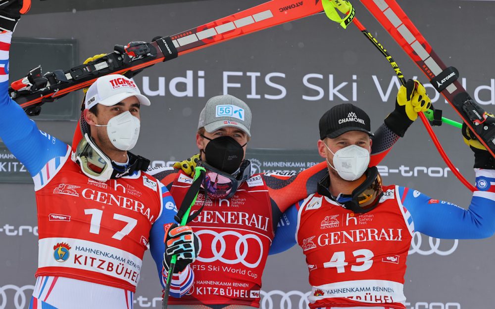 Johan Clarey, Aleksander Aamodt Kilde und Blaise Giezendanner freuen sich über die Kitzbühel-Podestplätze. – Foto: GEPA pictures