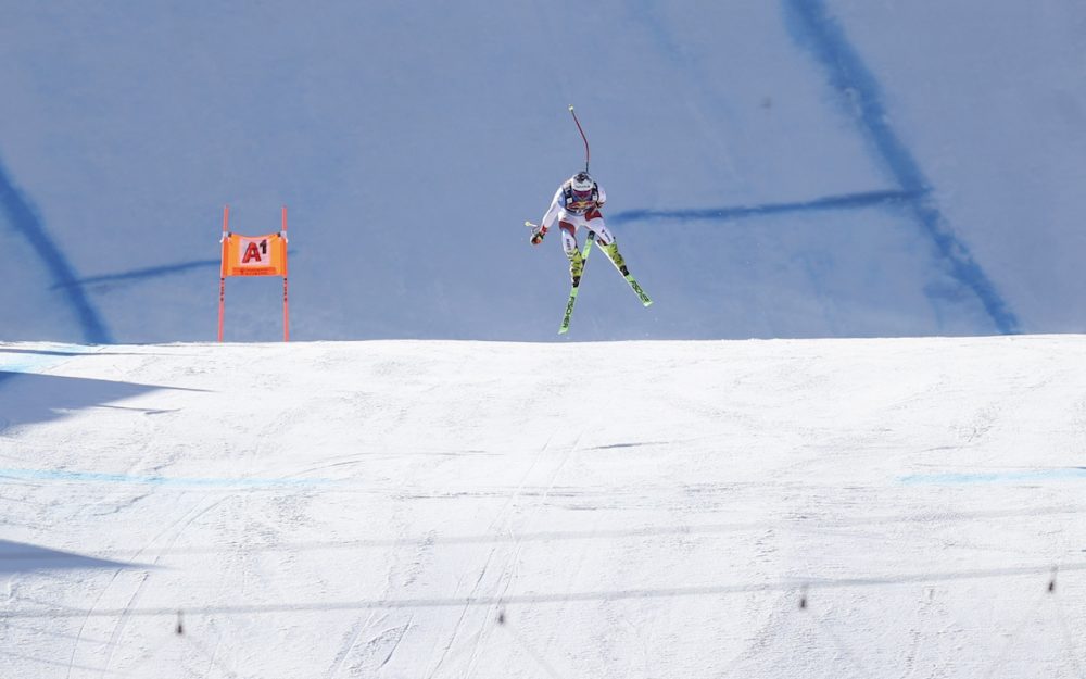 Kein zusätzlicher Test über den Zielsprung Urs Kryenbühl in grossen Schwierigkeiten. Der Zielsprung war – nicht zum ersten Mal – das grosse Thema in Kitzbühel 2021. – Foto: GEPA pictures