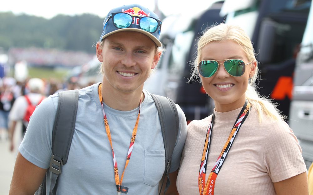 Henrik Kristoffersen mit Freundin Tonja Barkenes beim Moto-GP am Red Bull Ring in Spielberg. – GEPA pictures