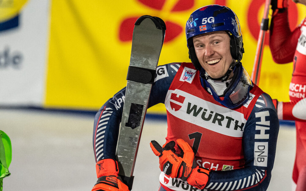 FIS macht klar: der rote Bulle bleibt zugeklebt Henrik Kristoffersens Ski wird auch künftig nicht in der "ganzen Pracht" zu sehen sein. – Foto: GEPA picturtes