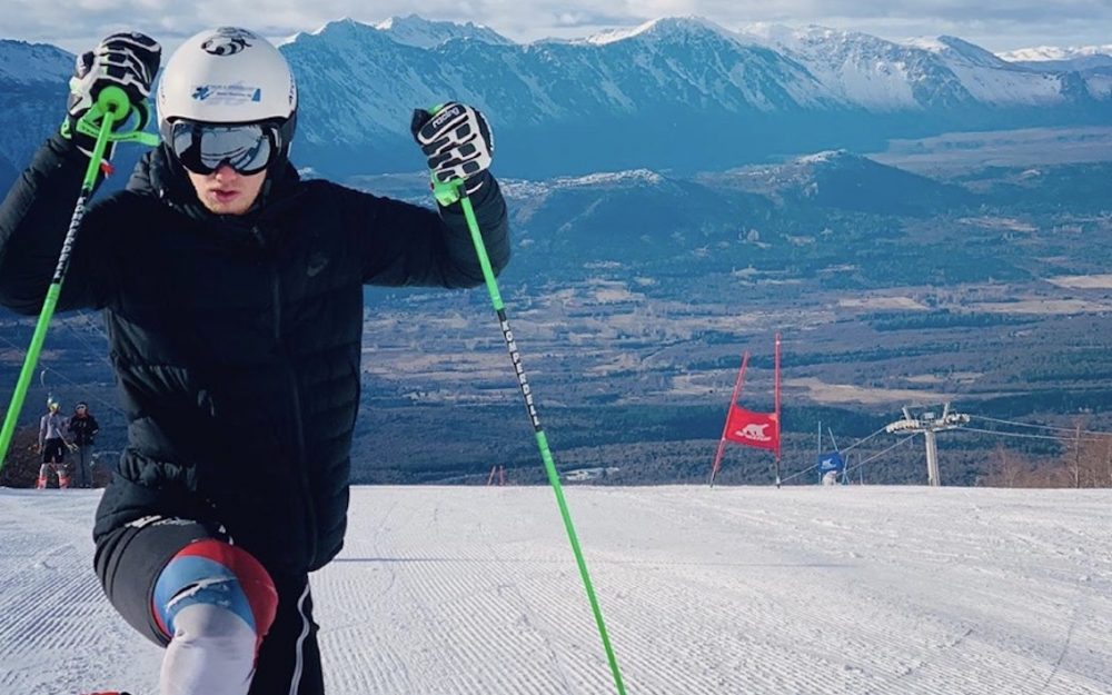 Lars Kuonen ist zum ersten Mal in Südamerika und fährt im FIS-Riesenslalom von Cerro Catedral auf Platz 2. – Foto: Instagram Kuonen