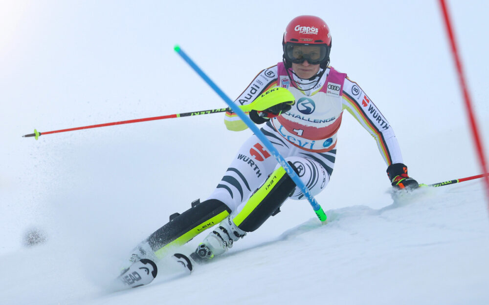 Mit Startnummer 1 zur Bestzeit im 1. Lauf: Lena Dürr. – Foto: GEPA pictures