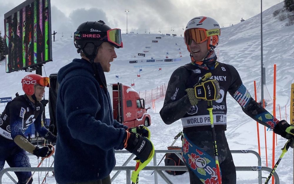 Ted Ligety (links) im Gespräch mit Michael Ankney. – Foto: World Pro Ski Tour